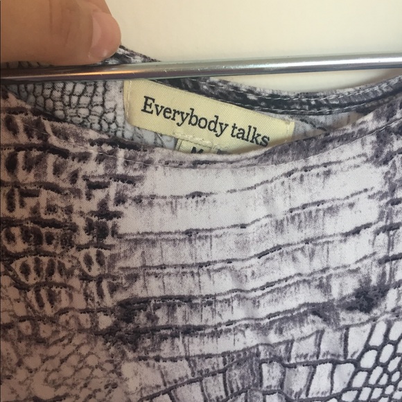 Long tunic top with short sleeves - Picture 3 of 3